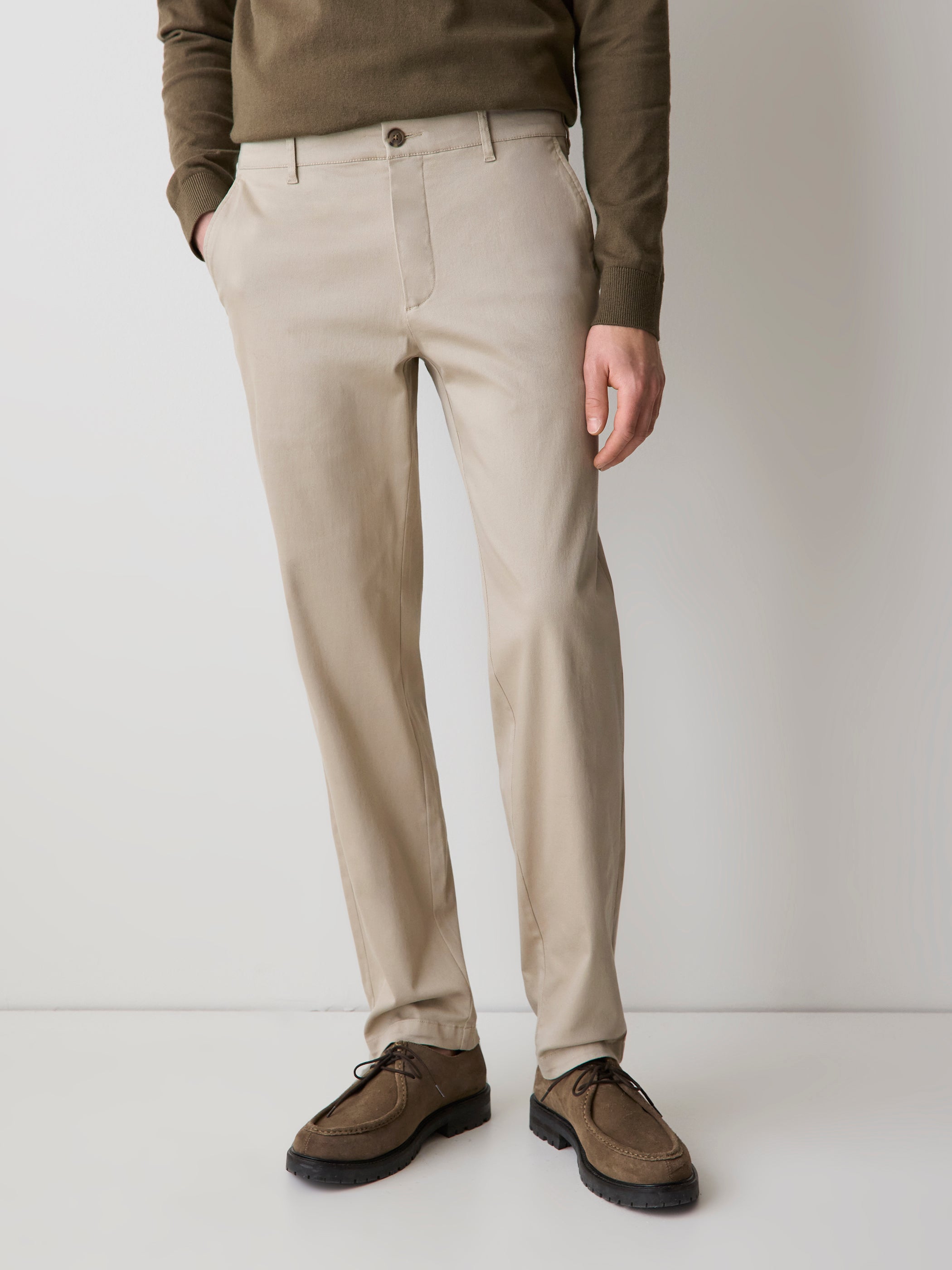 Slim-Fit Super-Stretch Chino Pant rw&co Special Offer