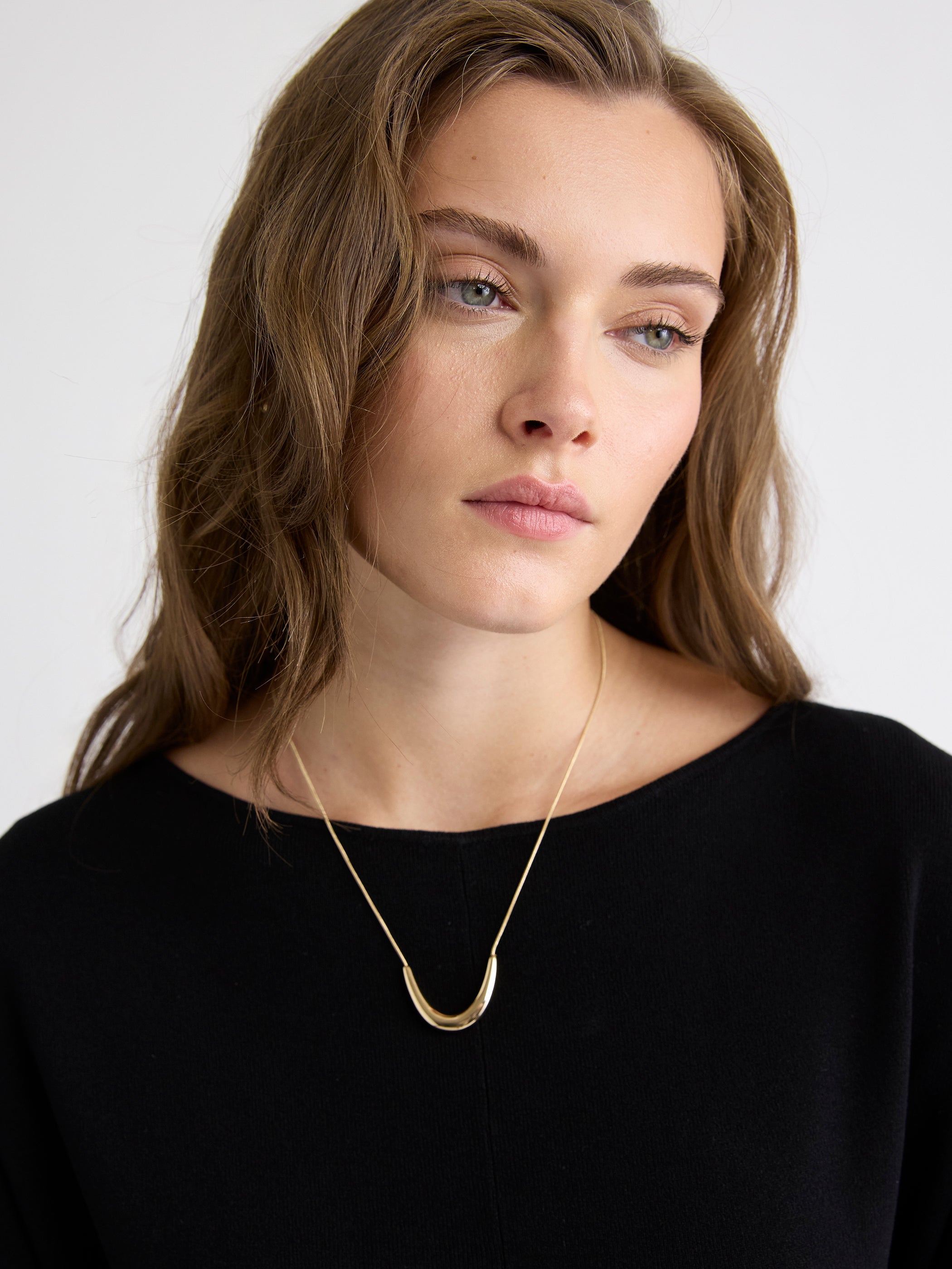 Short Necklace with Metal Pendant rw&co On Sale