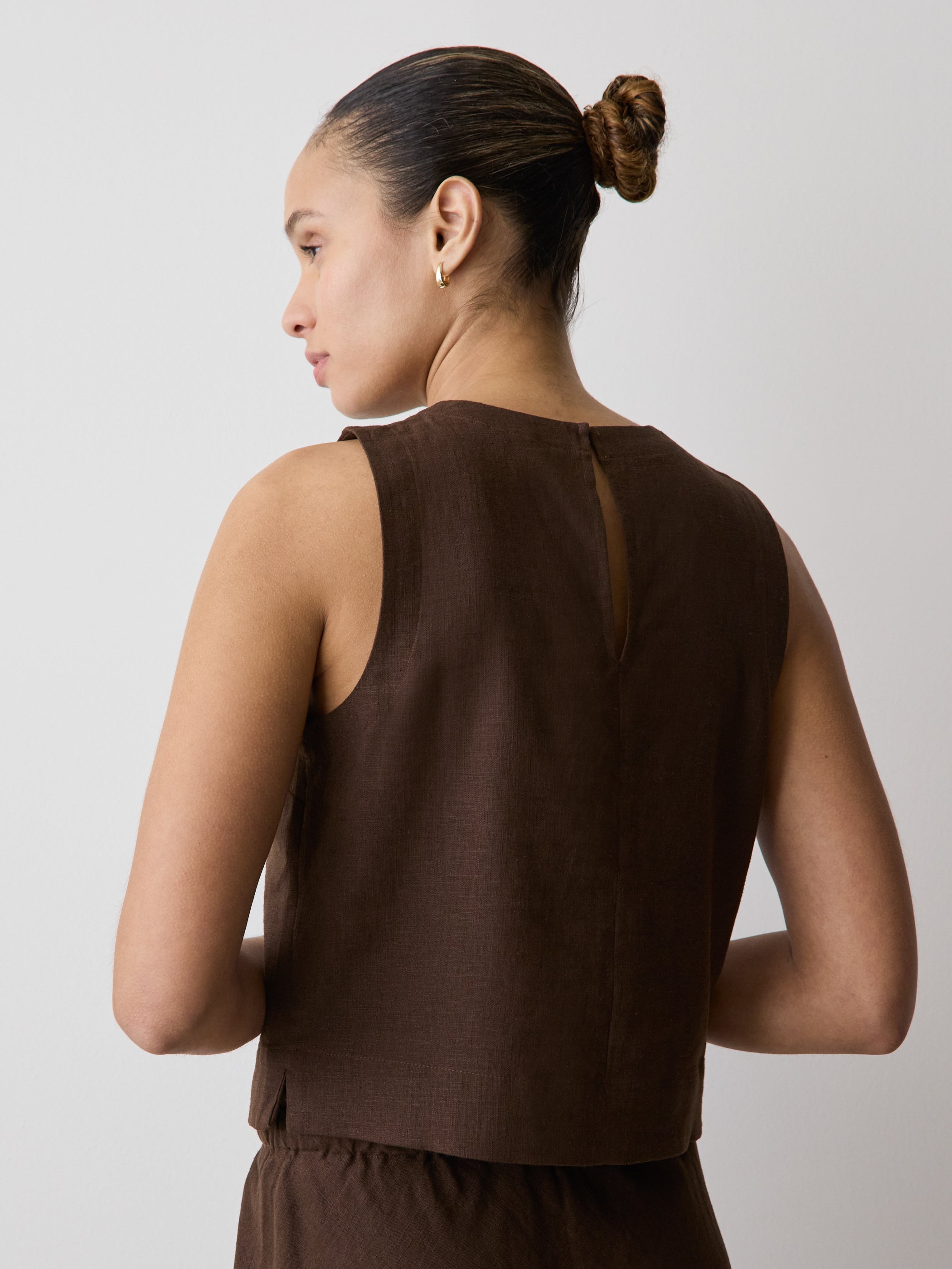 Sleeveless Crew-Neck Linen-Blend Blouse rw&co On Sale